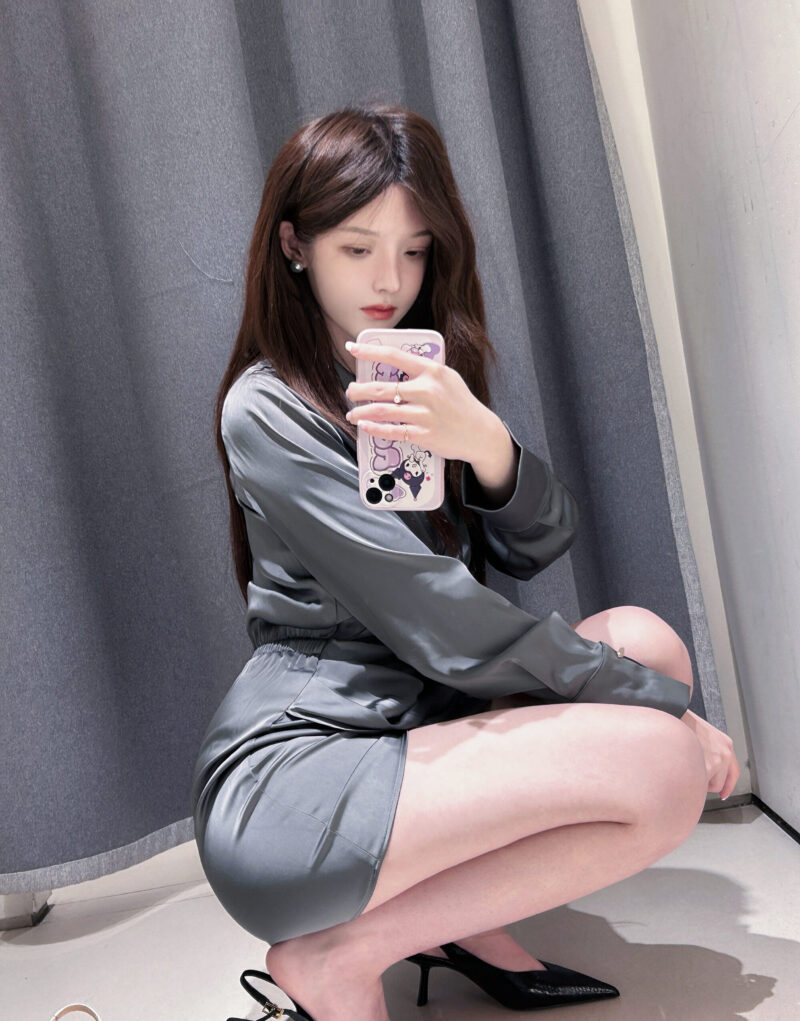 一小央泽仙女图库更新，试衣间的精彩时刻