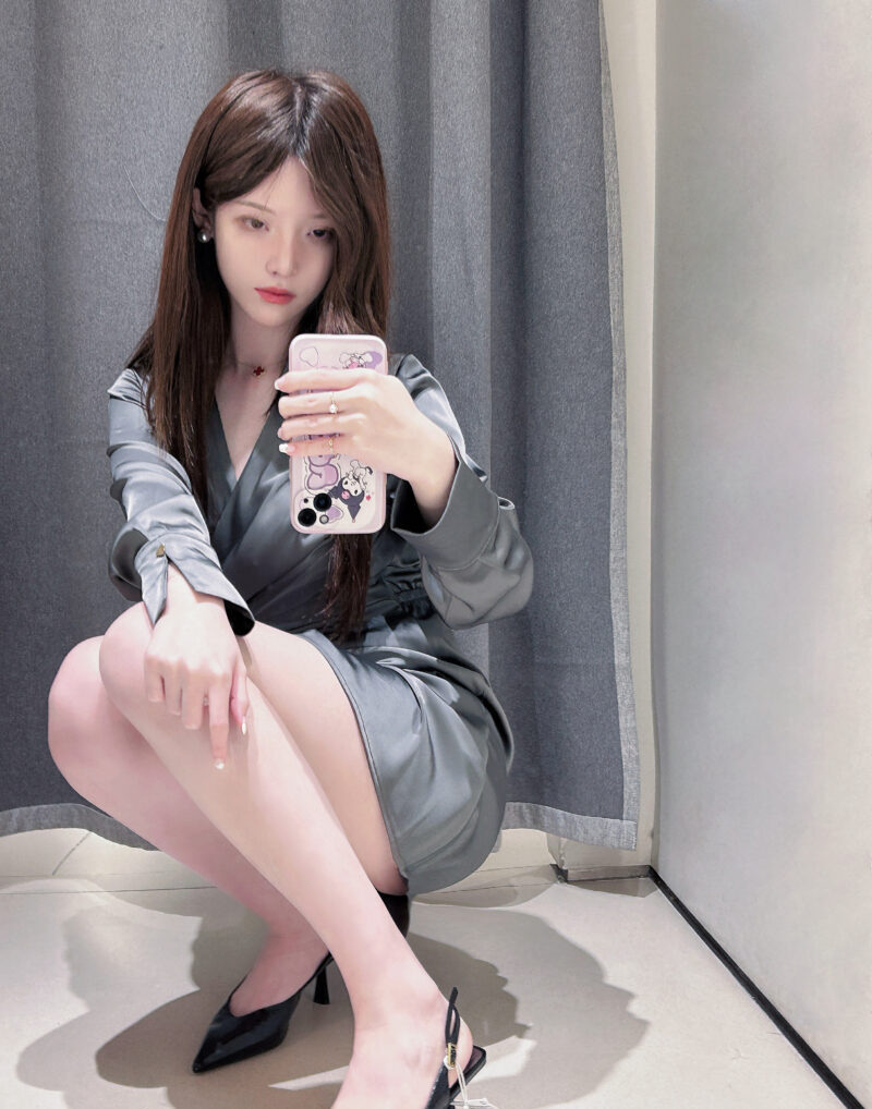 一小央泽仙女图库更新，试衣间的精彩时刻