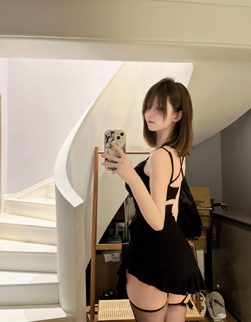 一小央泽仙女图库更新，试衣间的精彩时刻