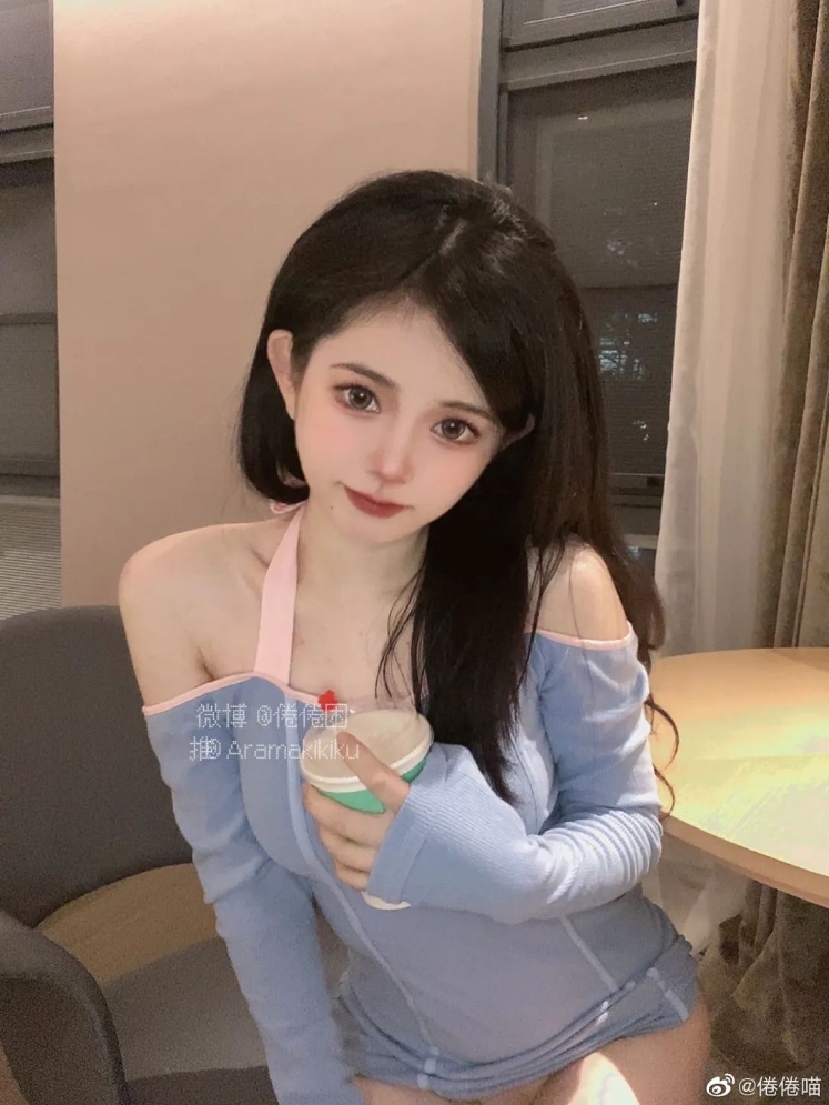 微博倦倦喵新娘视频，深邃眼神下的心灵交流