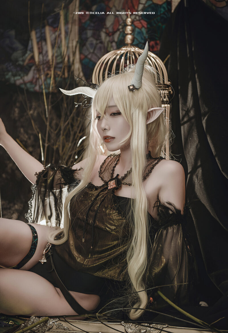 神秘与迷人并存：切切Celia闪灵最新作品赏析