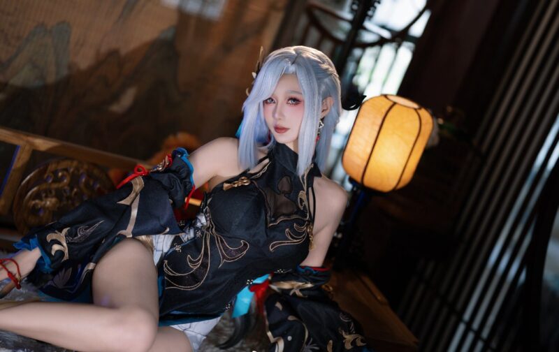 如月灰申鹤Cospla二次元与现实的梦幻联动