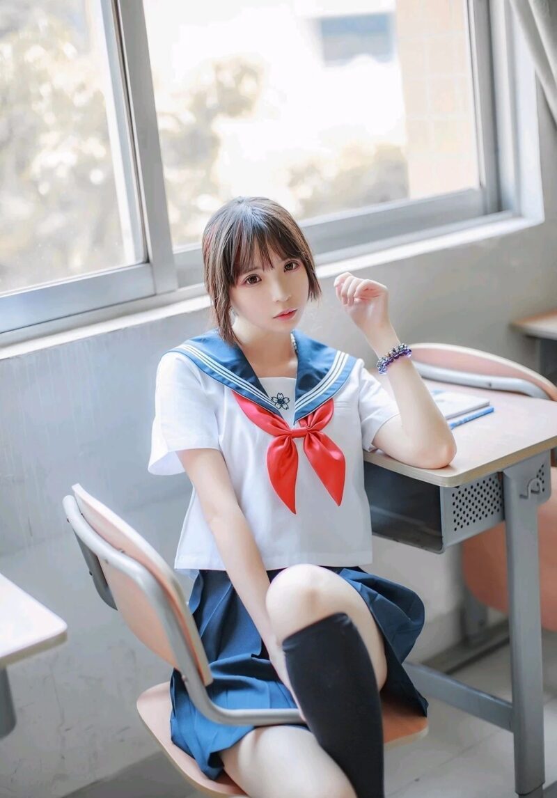 校园里的疯猫ss同桌的水手服，御宅部落鉴赏