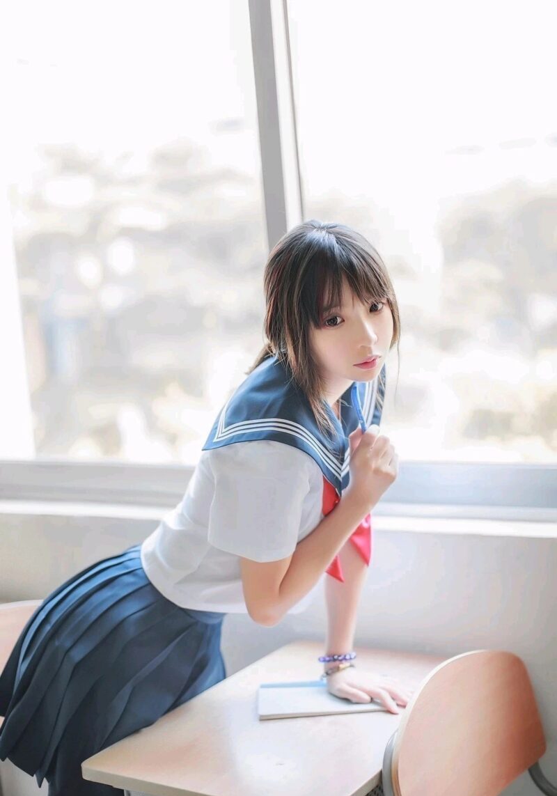 校园里的疯猫ss同桌的水手服，御宅部落鉴赏