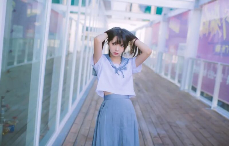 校园里的疯猫ss同桌的水手服，御宅部落鉴赏