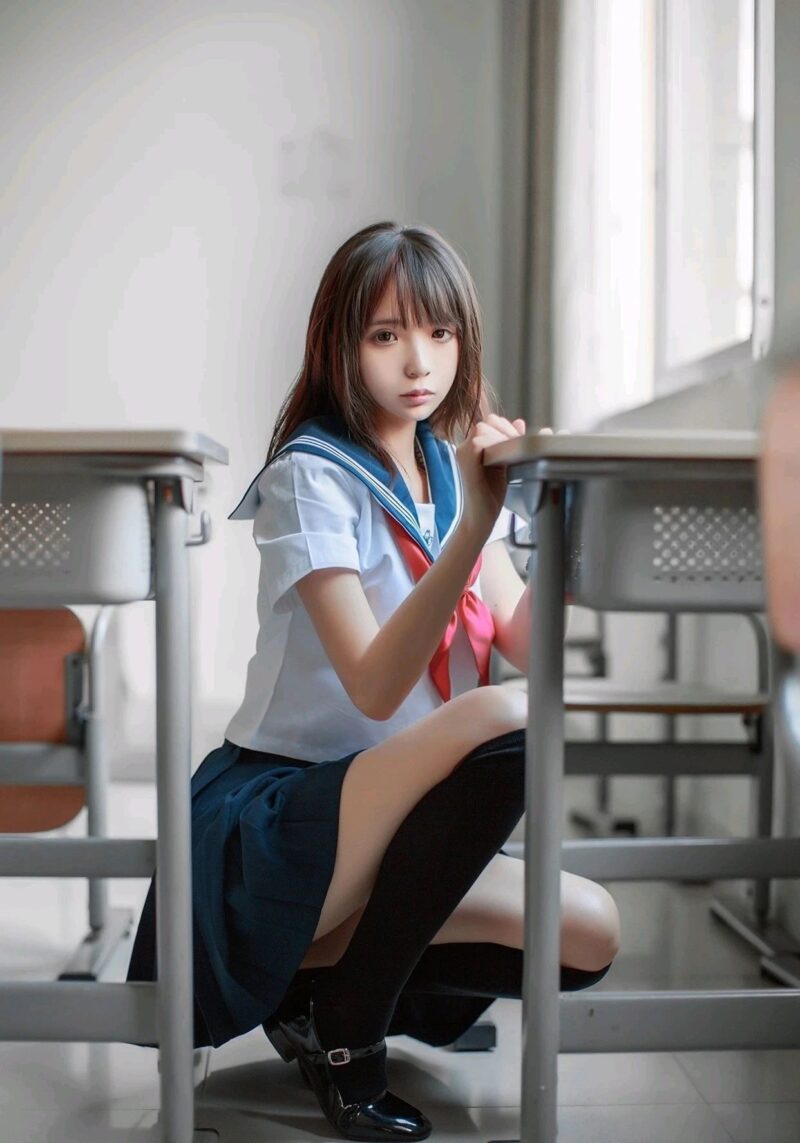 校园里的疯猫ss同桌的水手服，御宅部落鉴赏