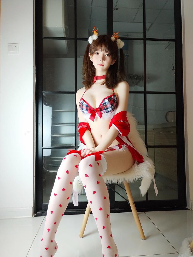 图养眼一小央泽圣诞五号房，一小央泽整过容吗？