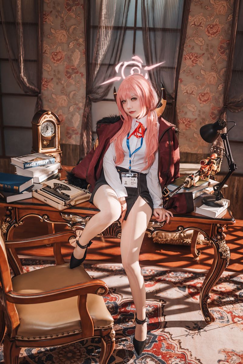 是一只熊仔吗cos草野由依图片，一个喜欢玩枪的女孩