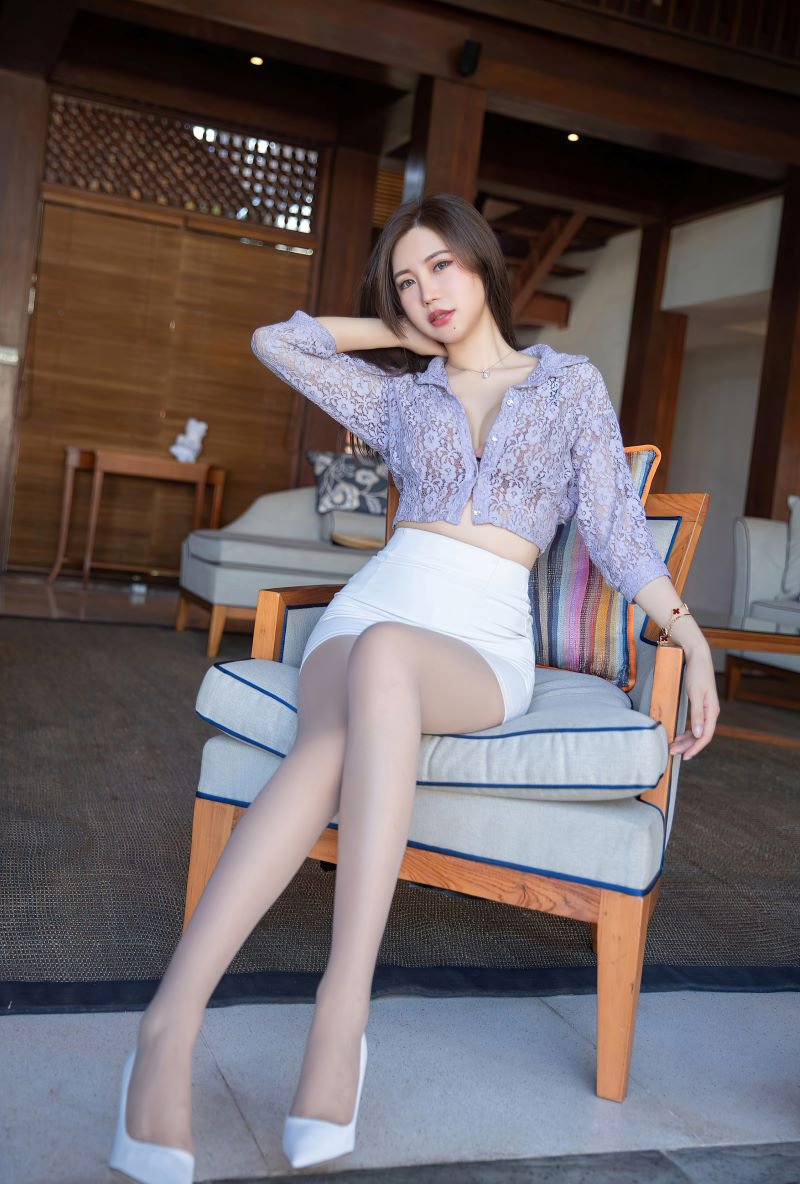 秀人网模特绮里嘉ula最新摄像作品，尽显婀娜身姿