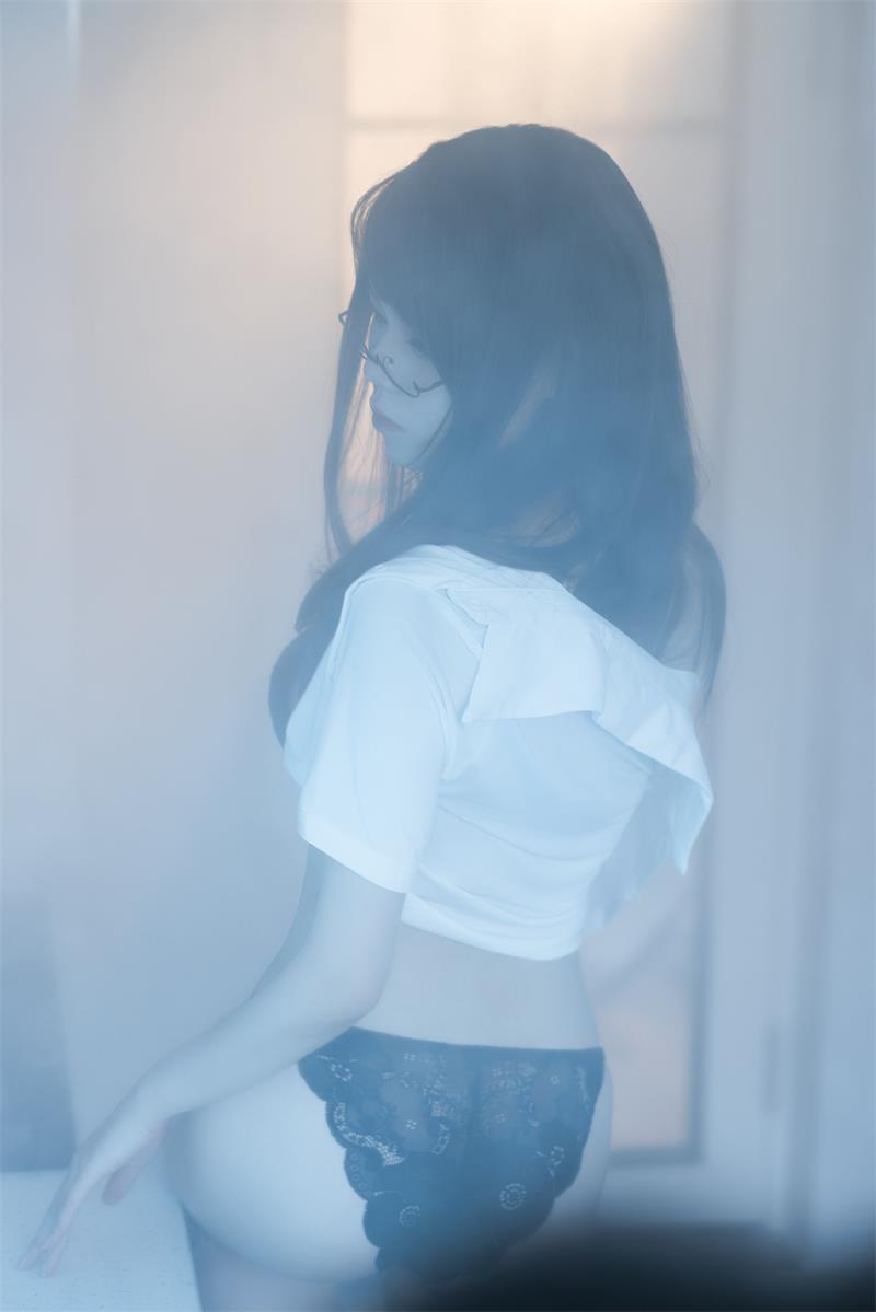 七月喵子个人介绍，喝酸奶的眼镜娘图包鉴赏