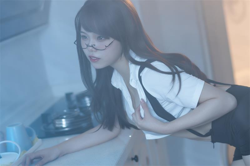 七月喵子个人介绍，喝酸奶的眼镜娘图包鉴赏