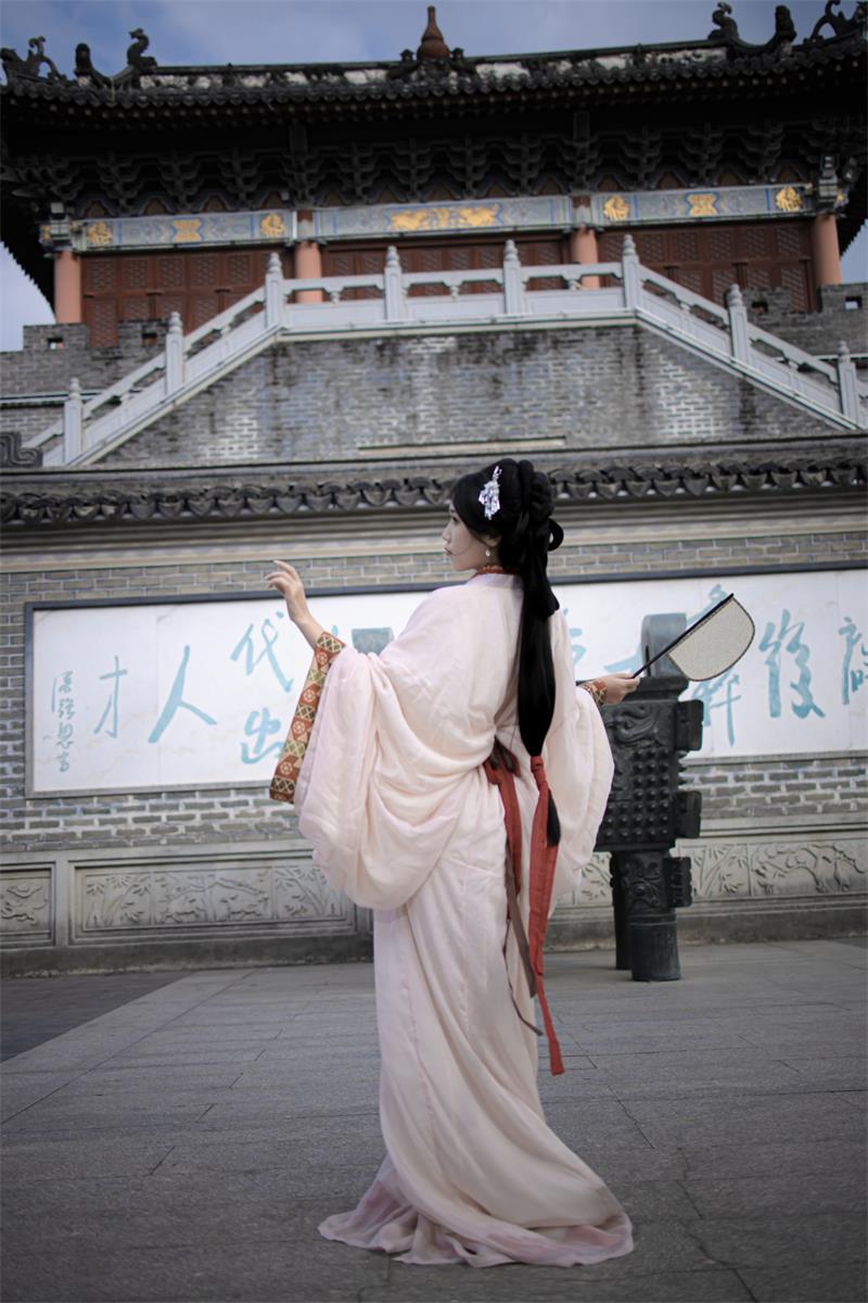 不呆猫反差古装千金摄影赏析,51套图集持续更新