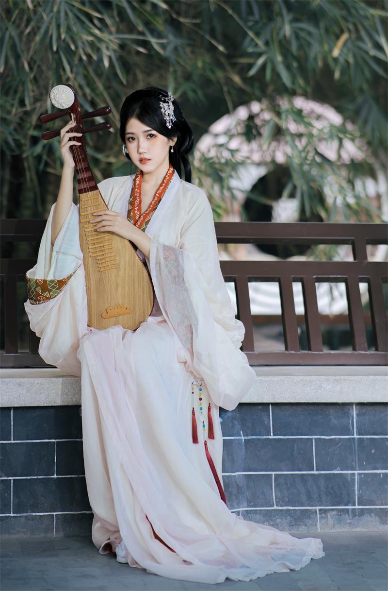 不呆猫反差古装千金摄影赏析,51套图集持续更新