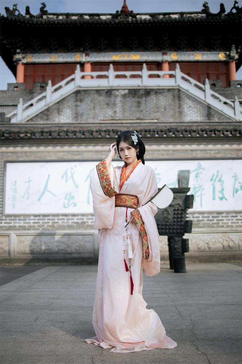 不呆猫反差古装千金摄影赏析,51套图集持续更新