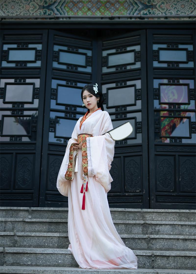 不呆猫反差古装千金摄影赏析,51套图集持续更新