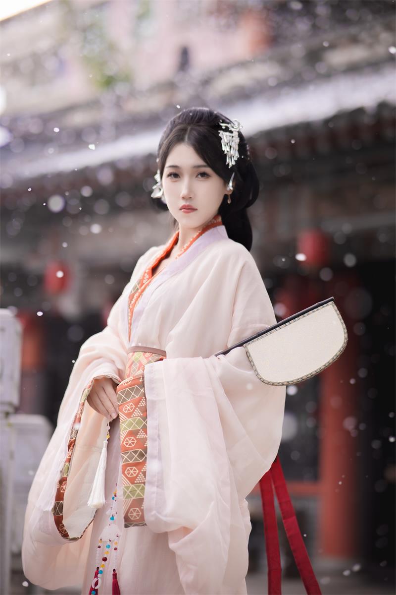 不呆猫反差古装千金摄影赏析,51套图集持续更新