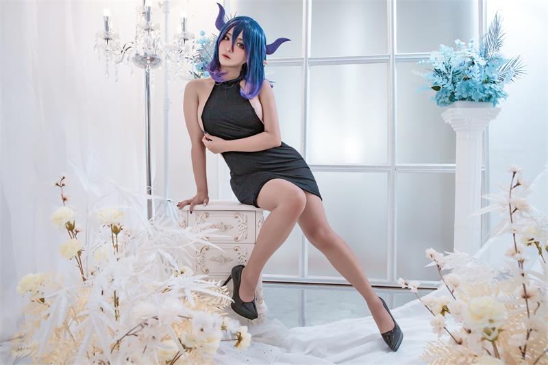 图集推荐：洛璃 LoLiSAMA《九月舰长-维尔梅》