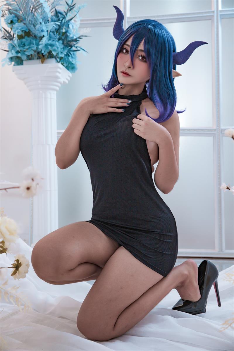 图集推荐：洛璃 LoLiSAMA《九月舰长-维尔梅》