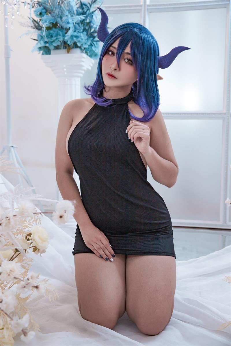 图集推荐：洛璃 LoLiSAMA《九月舰长-维尔梅》