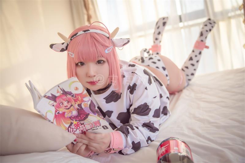 皮皮奶可可爱了啦奶牛套装大片上线