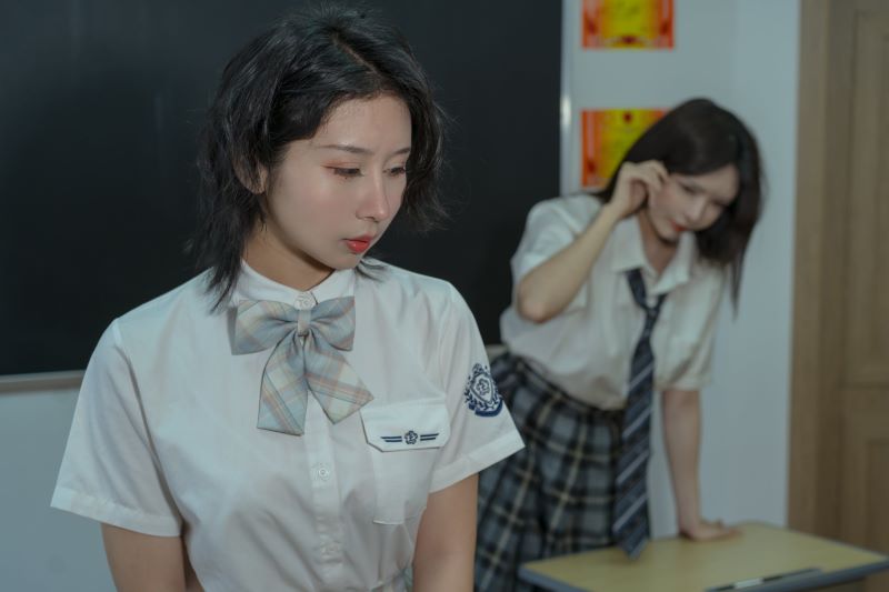 撩人又俏皮！秋和柯基演绎‘霸凌日记’的校园故事